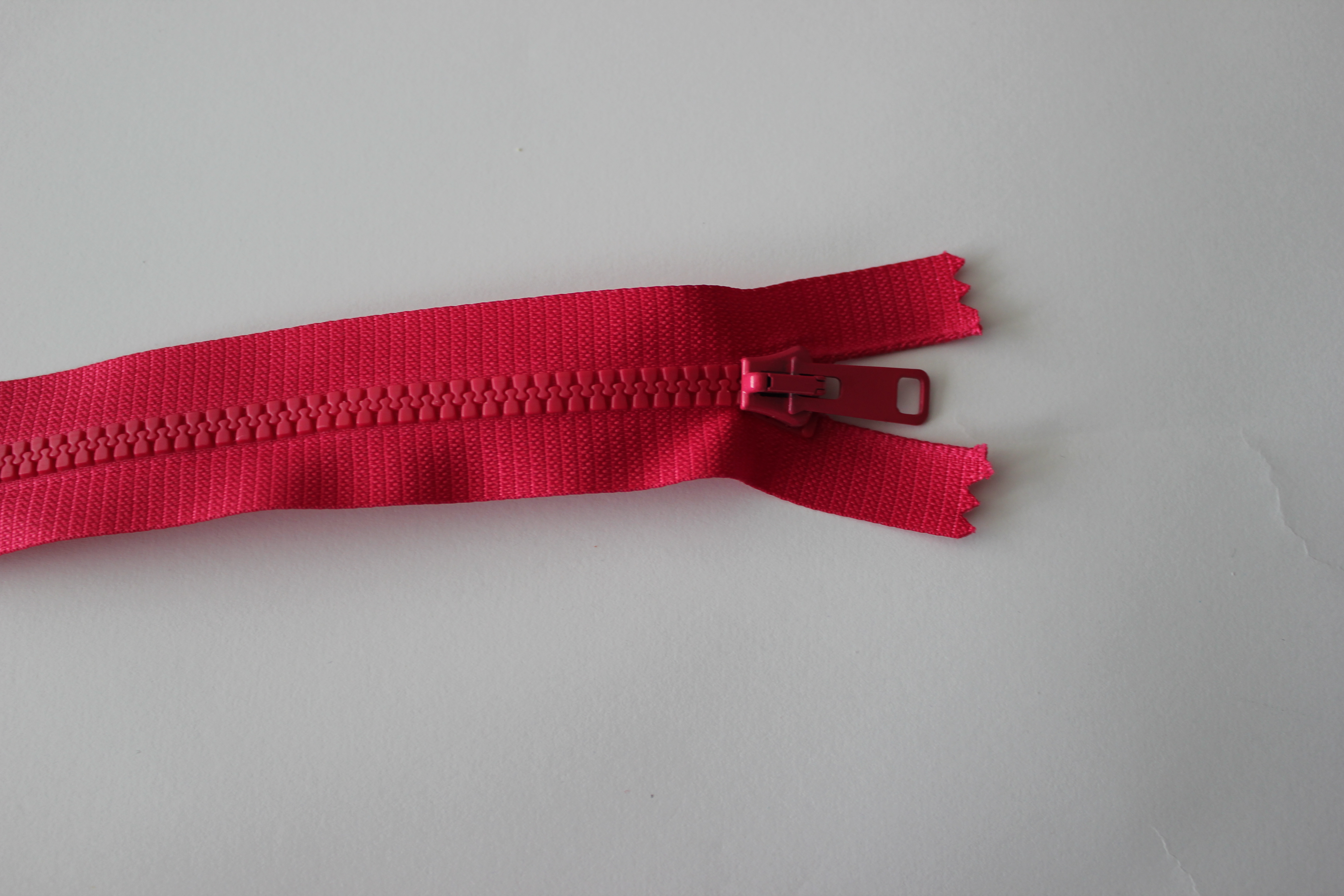Zip Kostěný 6cm 65cm